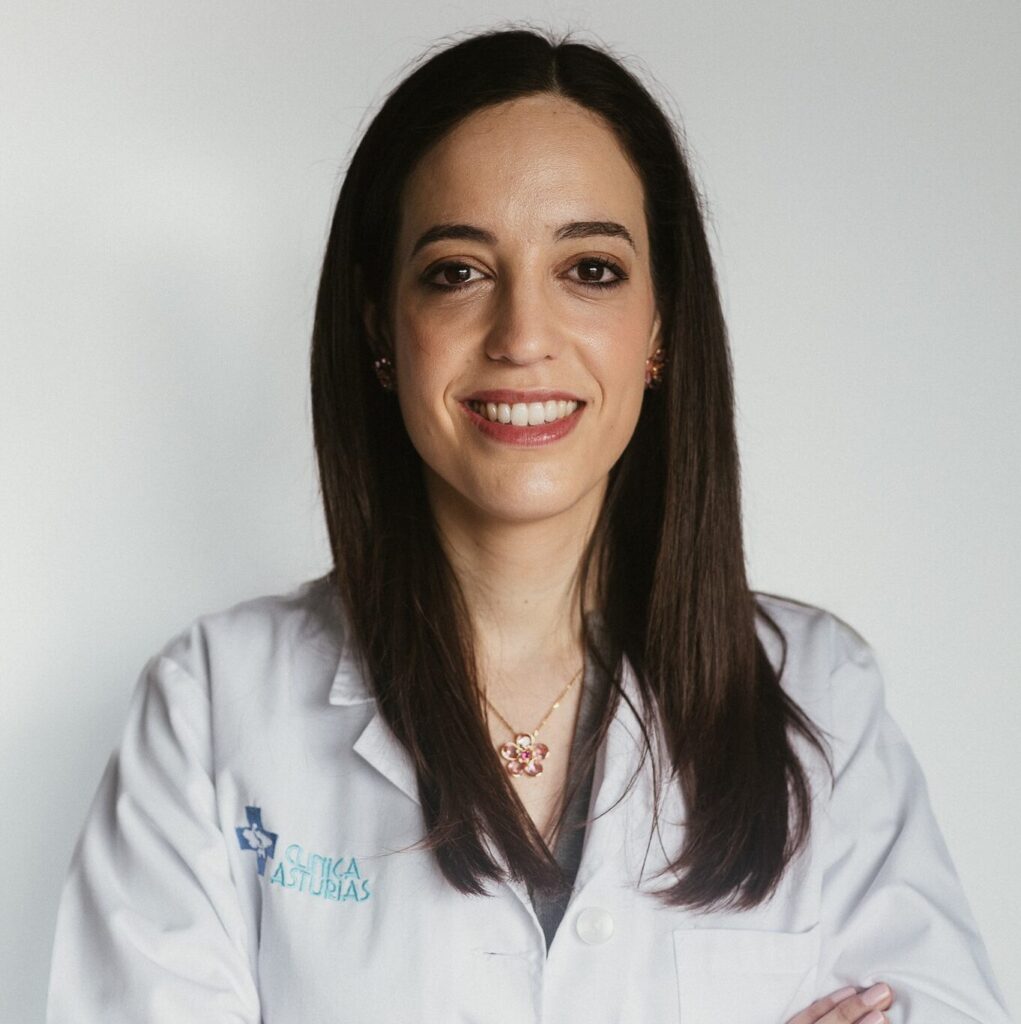 Retrato profesional de la Dra. Cristiana Burgos, médico cirujano especializada en cirugía estética, plástica y medicina antienvejecimiento.
